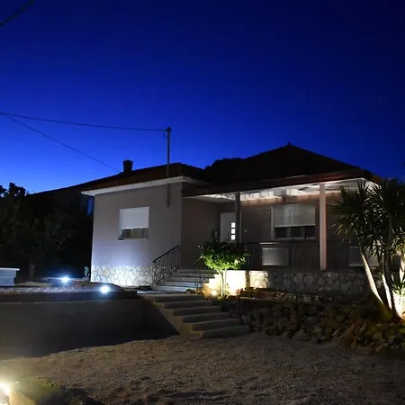 Pablo's Holiday House أوغليان